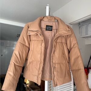 Levi's Women's Faux Leather Short Puffer Jacket Coat Size M
Worn once only